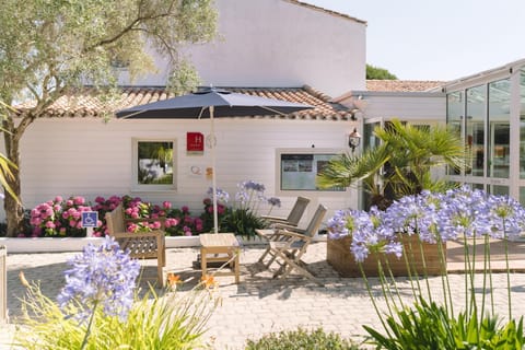 Property building, Patio, Spring, Day