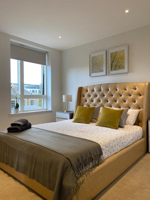 Blissful One Bed Near The River Condo in Brentford