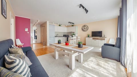 TV and multimedia, Kitchen or kitchenette, Seating area