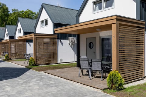 Patio, Facade/entrance, Natural landscape, Garden, Floor plan