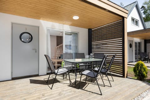 Patio, Facade/entrance, Balcony/Terrace, Dining area