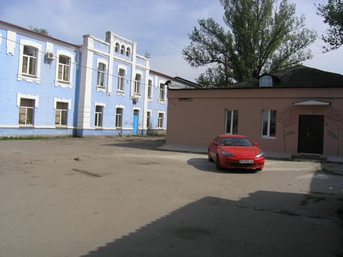 Facade/entrance, View (from property/room)