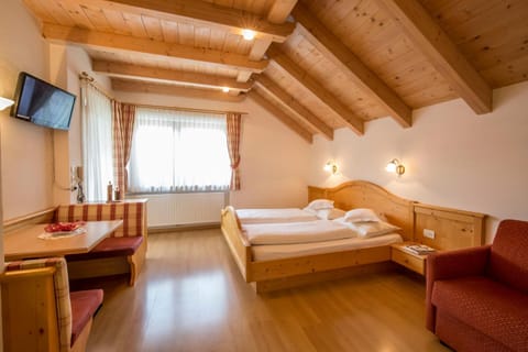 Garnì Lasteis B&B - apartments Bed and Breakfast in La Villa