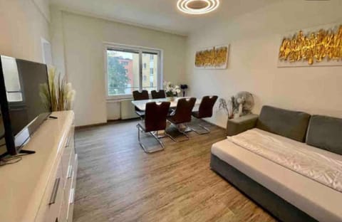 TV and multimedia, Living room, Seating area, Dining area, Bedroom