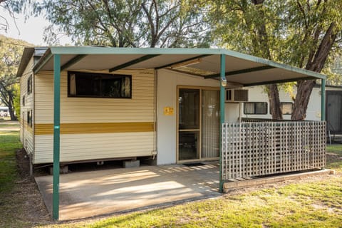 Lazy Days Caravan Park Campground/ 
RV Resort in Busselton