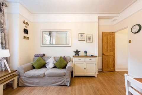 Bikki Apartments - 2 Bedroom Condo in Harrow