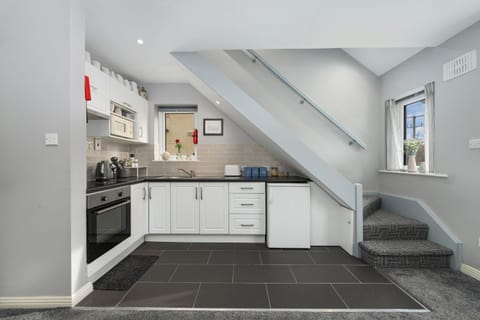 Kitchen or kitchenette, microwave, stove