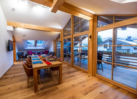 Living room, Food