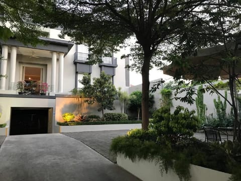 Home 899 Patal Senayan Bed and Breakfast in South Jakarta City
