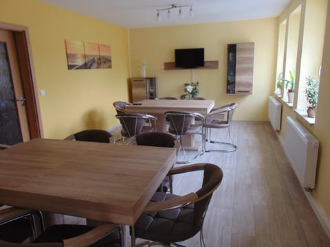 Communal lounge/ TV room, Kitchen or kitchenette, Seating area, Dining area