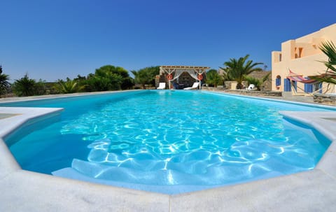 Property building, Facade/entrance, Day, Summer, Swimming pool