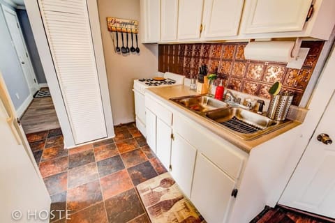 *H* NEW! Downtown Cottage Newly Renovated! * House in Colorado Springs