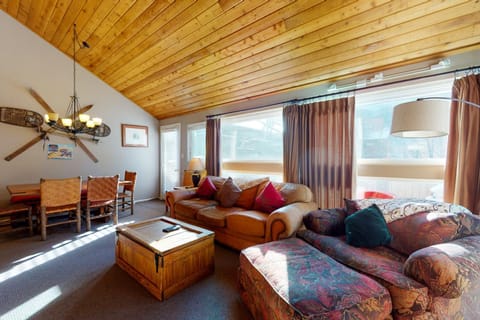 Remodeled 2 Bedroom East Vail Condo 6G with Hot Tub Market Free Shuttle Eigentumswohnung in Vail