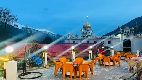 Hotel Hilltop At Mall Road Manali With Open Terrace Hotel in Manali