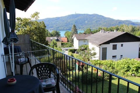 Balcony/Terrace, Garden view, Lake view, Lake view, Landmark view, Mountain view