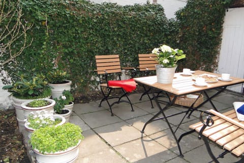 Day, Garden, Balcony/Terrace, Seating area, Dining area