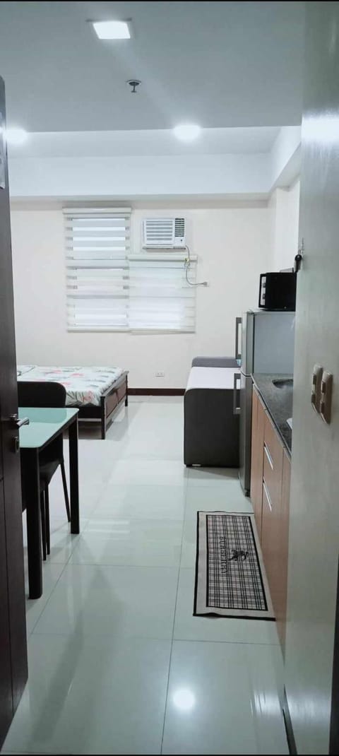 Condo Unit walking distance to Manila Airport (NAIA Terminal 3) Apartment in Pasay