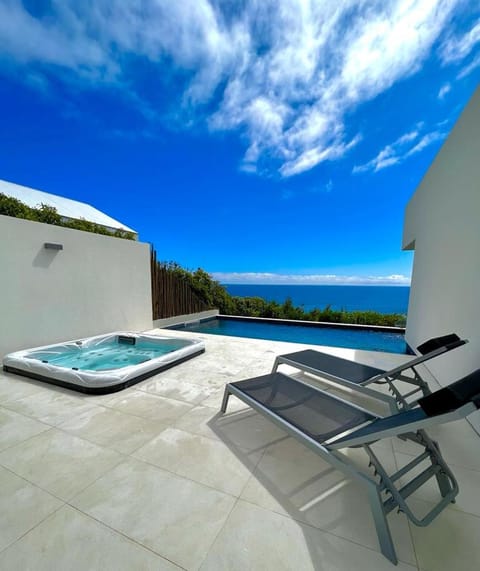 Balcony/Terrace, Sea view, Swimming pool