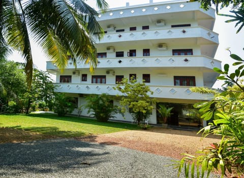 Property building, Facade/entrance, Garden