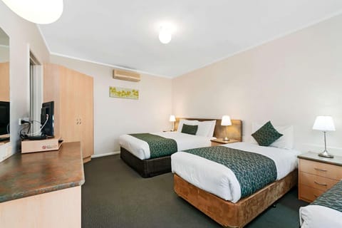 Comfort Inn & Suites Lakes Entrance Motel in Lakes Entrance
