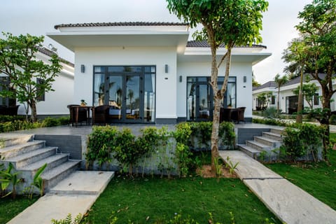 Facade/entrance, Floor plan, Garden view