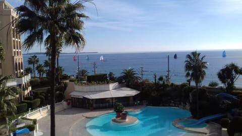 Pool view, Sea view