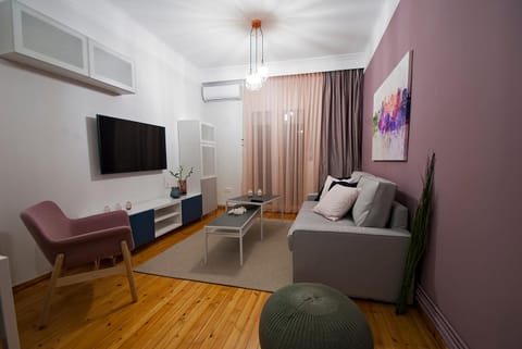 Large, Sunny, Modern apartment fully renovated, next to Agia Sofia Condominio in Thessaloniki