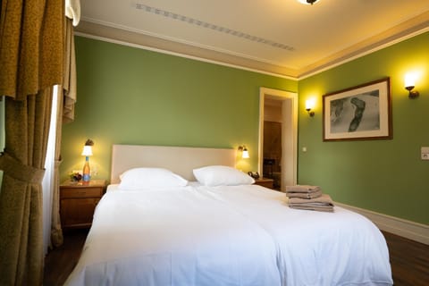 Residenz Weingut Schloss Reinhartshausen Bed and Breakfast in Mainz-Bingen