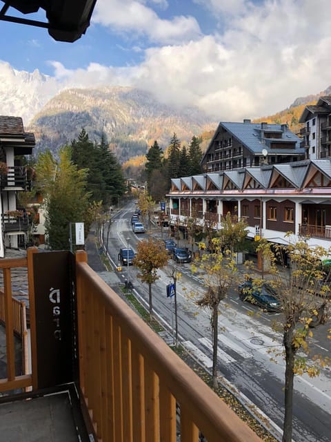 PETITE MAISON a 50 passi dalla funivia !!! Condo in Courmayeur