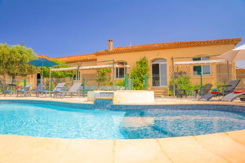 View (from property/room), Swimming pool, sunbed