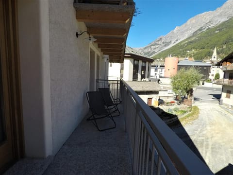 Balcony/Terrace, Mountain view