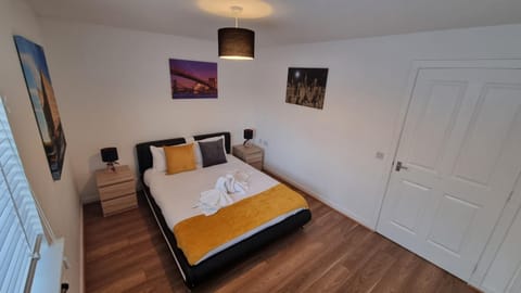 Silverburn new house with free parking and nice garden House in Glasgow