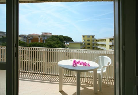 Facade/entrance, Summer, Balcony/Terrace