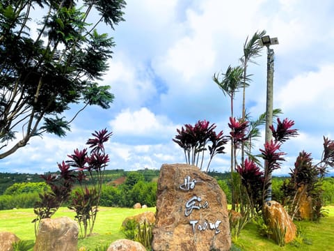 Facade/entrance, Natural landscape, Garden