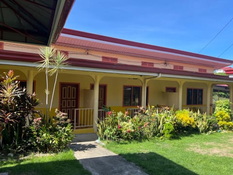 Uptown Guesthouse Bed and Breakfast in Siquijor
