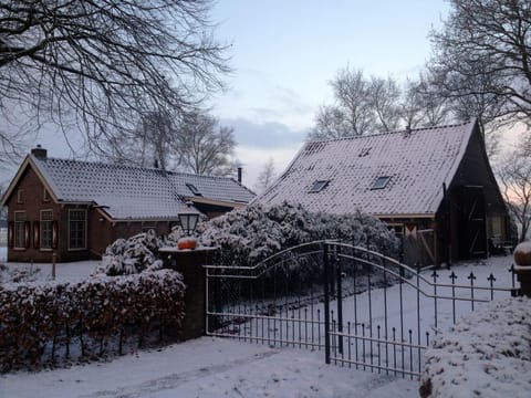 Facade/entrance, Winter, Garden