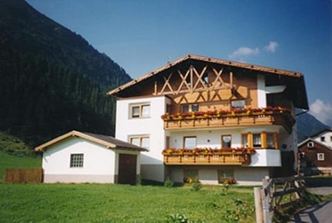 Facade/entrance, Summer