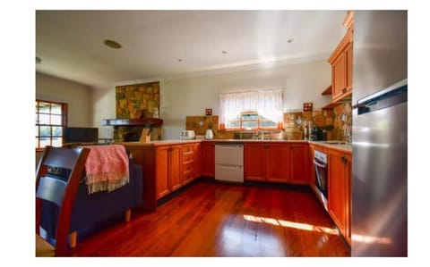 Lakefront holiday villa Villa in Yungaburra