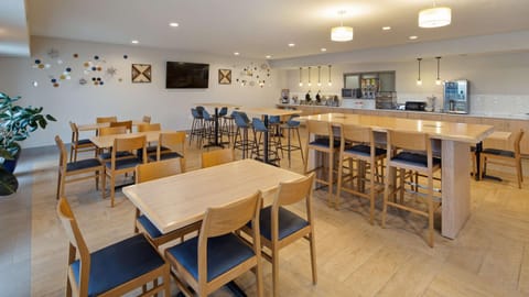 Restaurant/places to eat, Dining area, On site, Breakfast