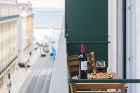 View (from property/room), Balcony/Terrace, City view, River view