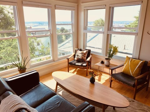 62 Views Apartment in Portland