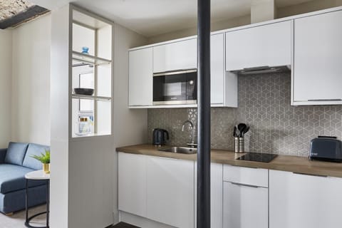 Kitchen or kitchenette, dishwasher, minibar, toaster