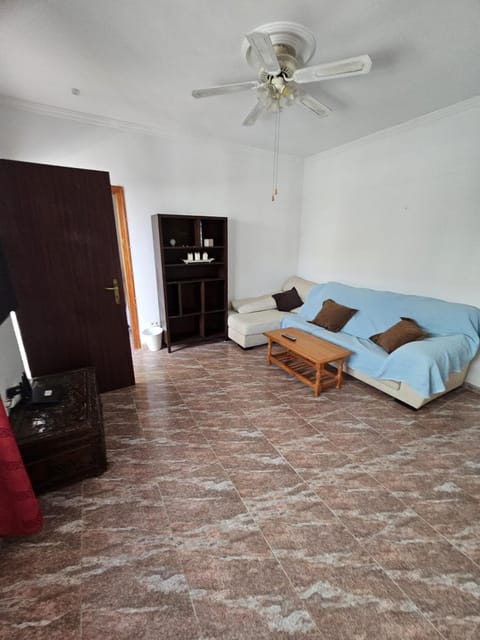 Bed, TV and multimedia, Living room, Photo of the whole room, Seating area, Bedroom