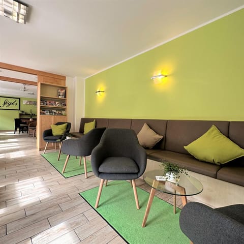 Communal lounge/ TV room, Kitchen or kitchenette, Breakfast