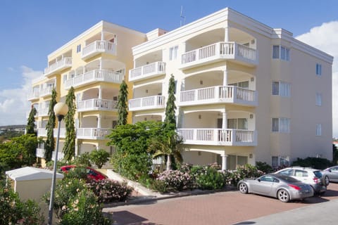 2 Bedroom Apartment Walking Distance From Blue Bay Beach Condo in Sint Michiel
