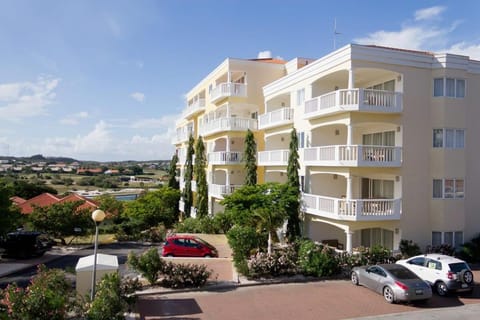 2 Bedroom Apartment Walking Distance From Blue Bay Beach Apartamento in Sint Michiel