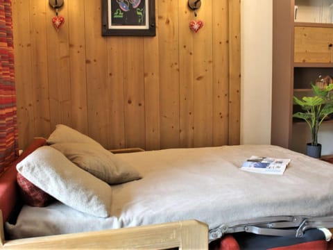 Appartement cosy 2 pièces avec piscine, sauna, proche pistes et commerces à Risoul 1850 - FR-1-330-474 Apartment in Piedmont