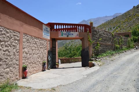 Property building, Garden view, Quiet street view