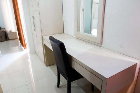 Comfy 1BR Twin Tower Apartment By Travelio Apartment in Surabaya