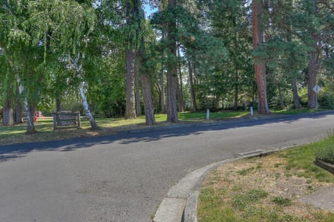 Living Color Cottage House in Hood River